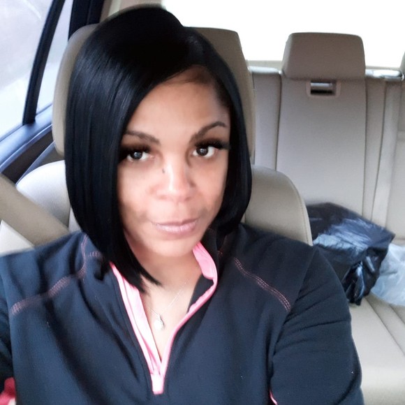 Profile Picture of Thomas Dawna (@thomasdawna) on Poshmark