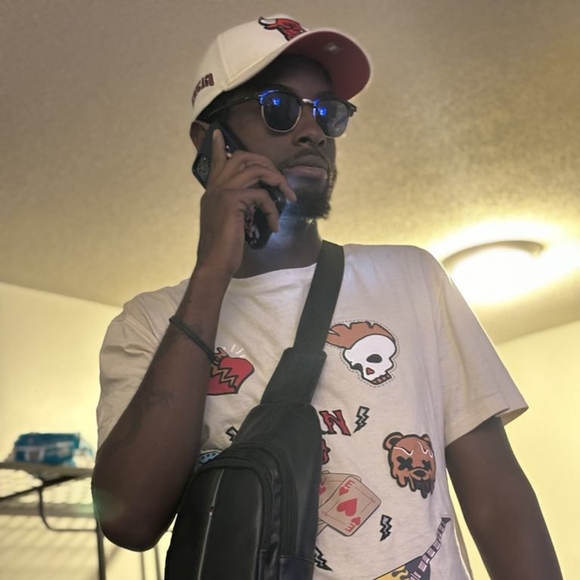 Profile Picture of Nathaniel Bobb (@nathaniel_bobb) on Poshmark