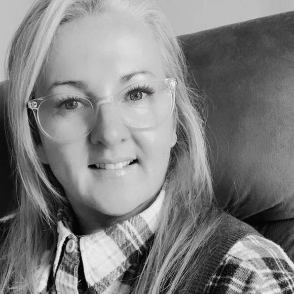 Profile Picture of Pauline Williams (@paulineandben1) on Poshmark