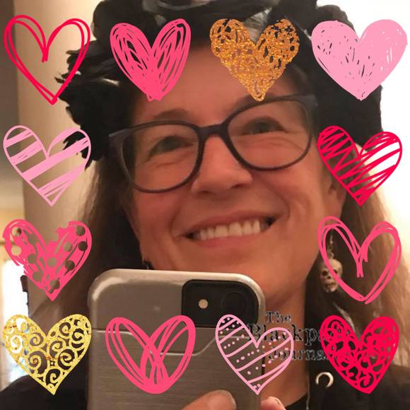 Profile Picture of Kelly Bryan (@kellybryan420) on Poshmark