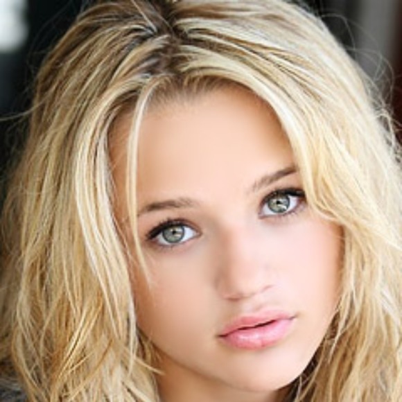 Profile Picture of Michelle Scott (@michaelscott147) on Poshmark