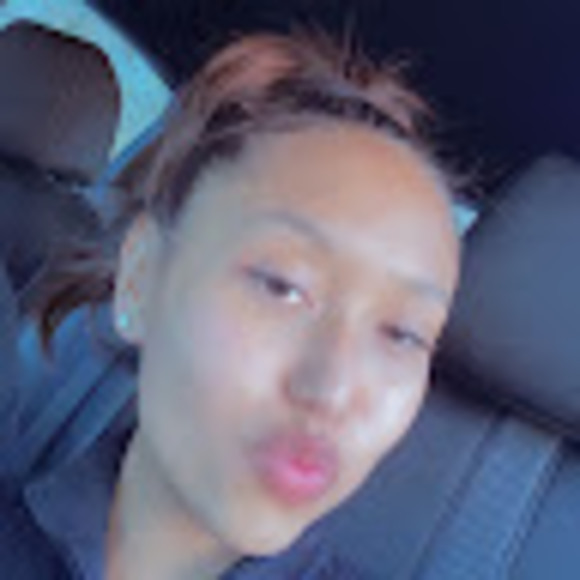 Profile Picture of Leslie g Suarez coria (@suarezleslie200) on Poshmark