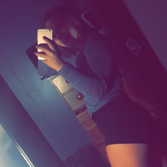 Profile Picture of Crysta Cluchey (@cryslynn4325) on Poshmark