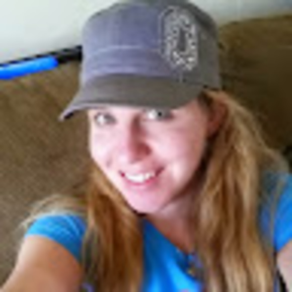 Profile Picture of Jennifer Holcomb (@jenniferholc294) on Poshmark