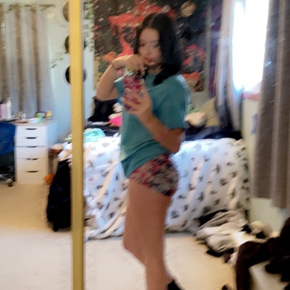 Profile Picture of Hailee Metsker (@haileemetsker13) on Poshmark