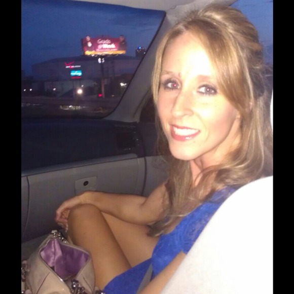 Profile Picture of Stephanie Denton (@stephanield) on Poshmark