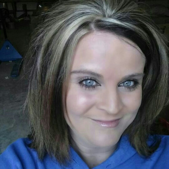 Profile Picture of Sherrie Noey (@snoey) on Poshmark