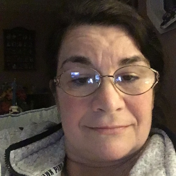 Profile Picture of Carol Manczak (@biedroncarol) on Poshmark