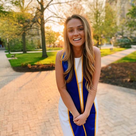 Caoimhe Macrunnels - Poshmark Profile Picture of Caoimhe Macrunnels (@caoimac) on Poshmark