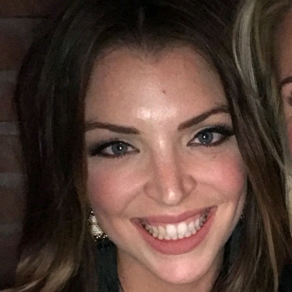 Profile Picture of Leigh Kreps (@lakreps) on Poshmark