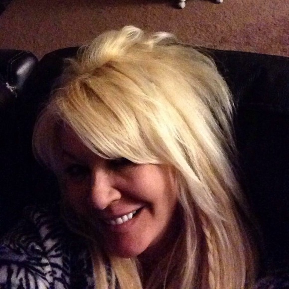 Profile Picture of Jodi Hanson (@jhanson5124) on Poshmark