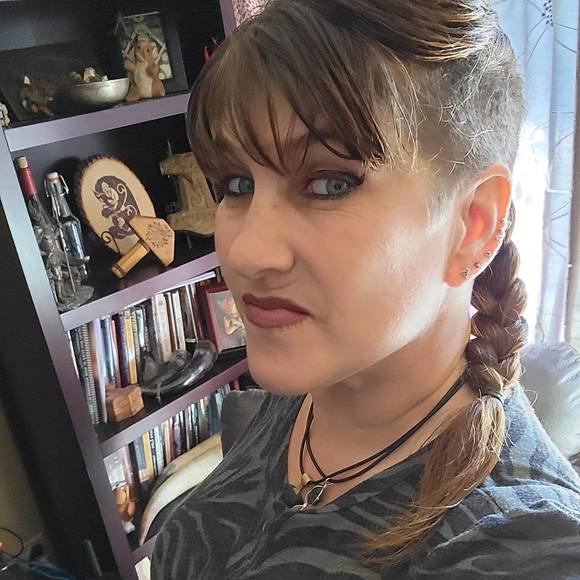 Profile Picture of Heather Clinkenbeard (@heatherclinkenb) on Poshmark