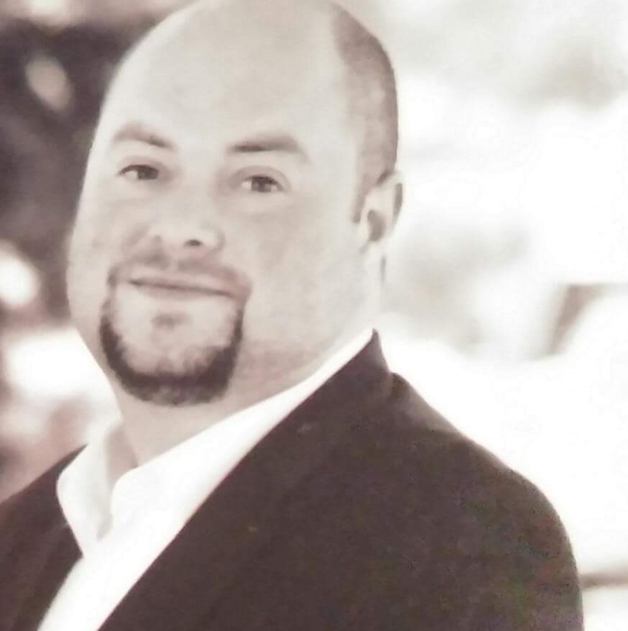 Profile Picture of Vince Mendolia (@vincemendolia) on Poshmark
