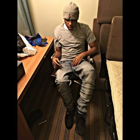 Profile Picture of Tharron Johnson (@tharron12) on Poshmark