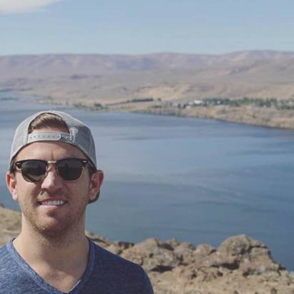 Profile Picture of Jon Meszaros (@boomeszaros) on Poshmark