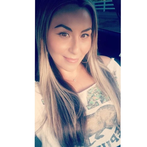Profile Picture of Paula Zavala (@paulazen24) on Poshmark
