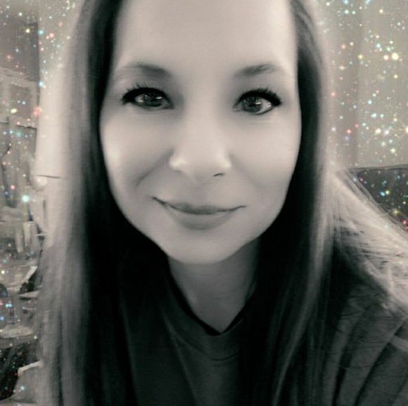 Profile Picture of Stephanie Heidinger (@tigloncub) on Poshmark