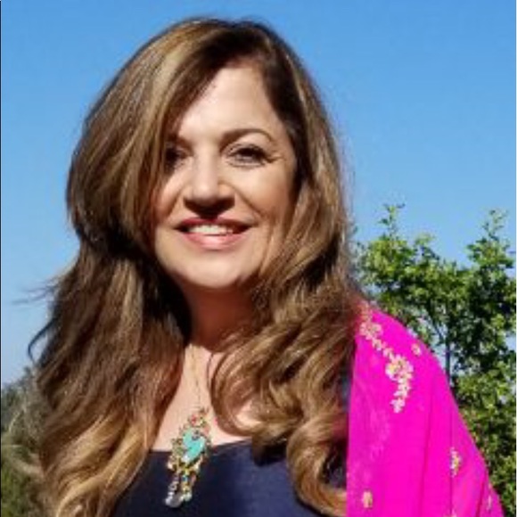 Profile Picture of Elham Mahoozi (@elhamm2019) on Poshmark