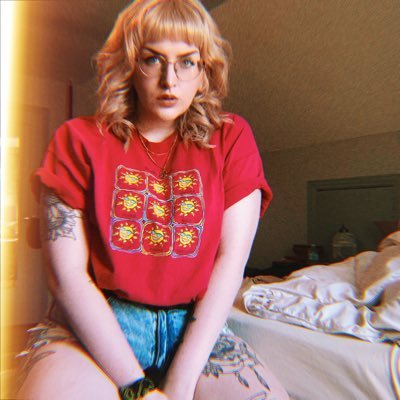 Profile Picture of 𝖈𝖍𝖆𝖓𝖙𝖆𝖑 ✄ 𝖕𝖆𝖎𝖌𝖊 (@PaigeChantal) on Twitter