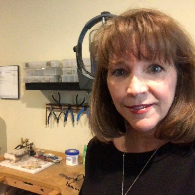 Profile Picture of Linda Wagner (@TheSilverAcorn) on Twitter