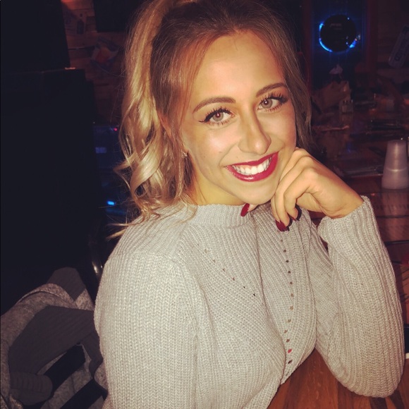 Profile Picture of Abby Shepard (@ashepardd) on Poshmark