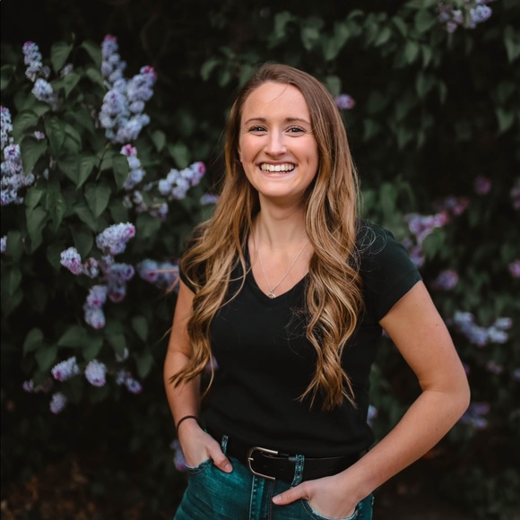 Nicole Scharn - Poshmark Profile Picture of Nicole Scharn (@nicolestylesme) on Poshmark