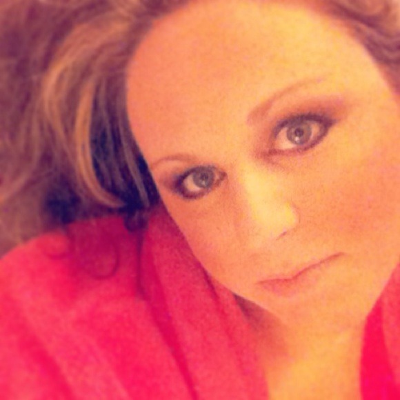 Profile Picture of Betsy Kirichenko (@arielcrazy) on Poshmark