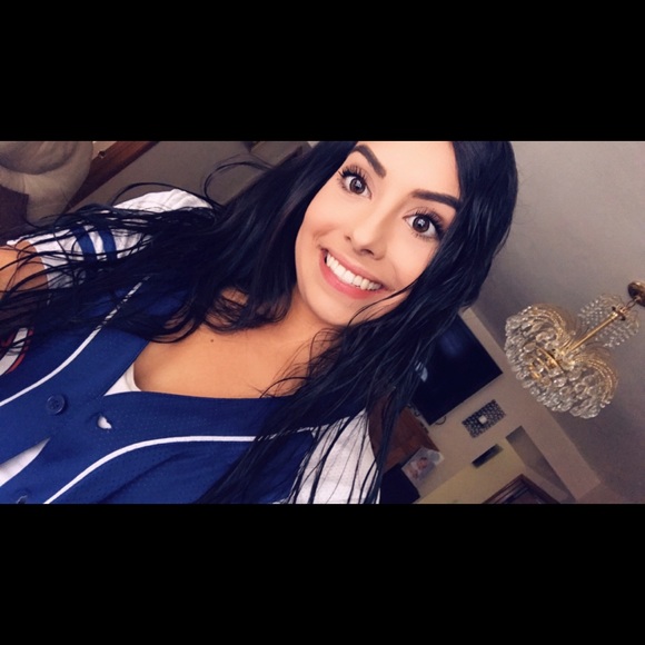 Lisette Rosales - Poshmark Profile Picture of Lisette Rosales (@lisette_rosales) on Poshmark