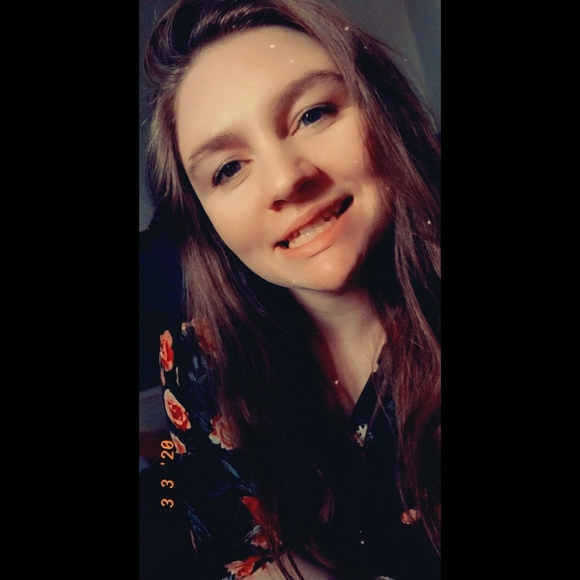 Profile Picture of Shelby Okuly (@shelbyokuly6654) on Poshmark