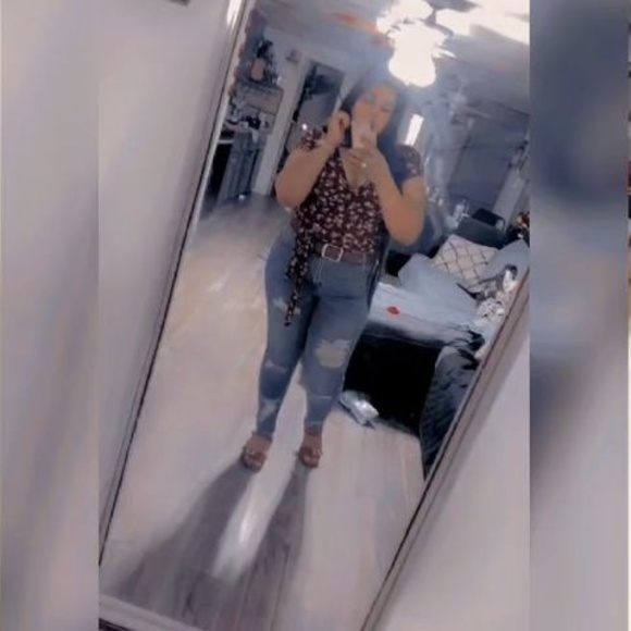Profile Picture of Itzel Barrón (@itzelbarron49) on Poshmark