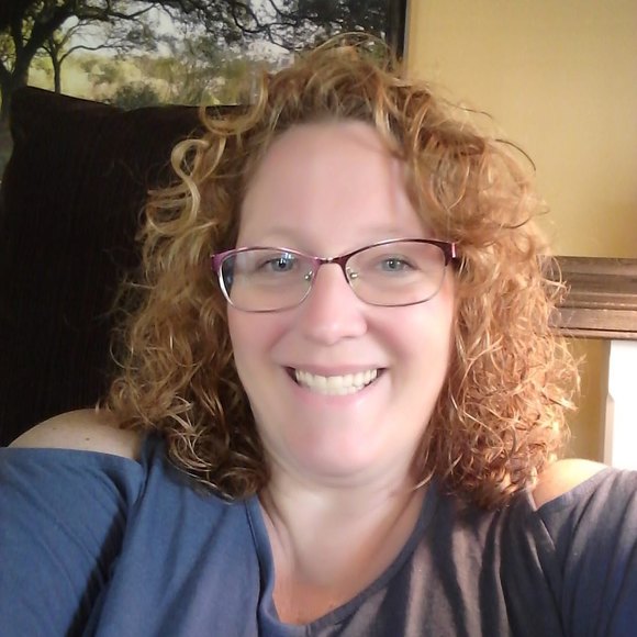 Profile Picture of Carrie Schmidt (@drewlock11) on Poshmark