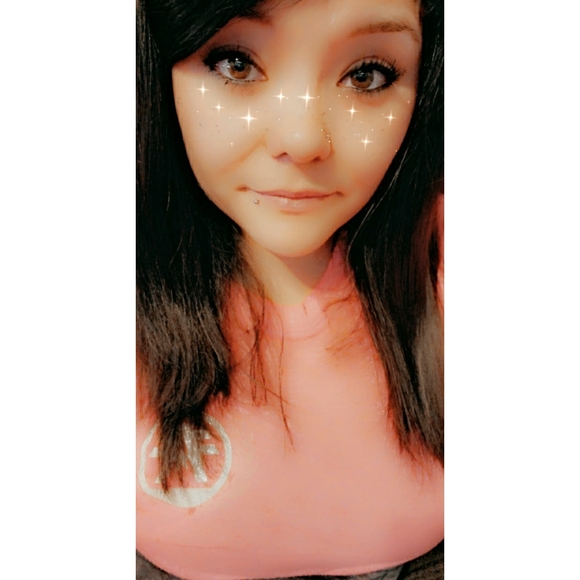 Profile Picture of Alea marie Trinka (@atrinka) on Poshmark