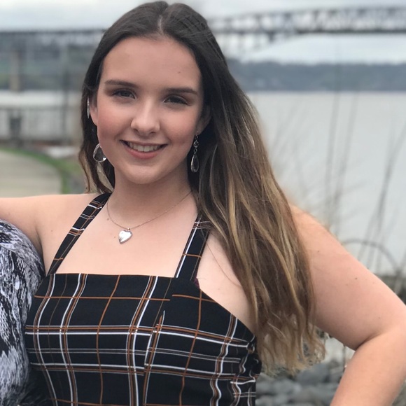 Profile Picture of Sydney Protus (@sydney_protus) on Poshmark