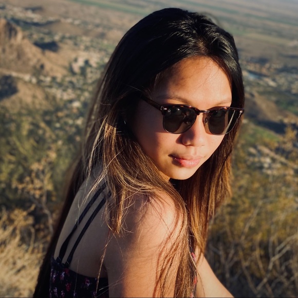 Profile Picture of Leonerose Javien (@leonerosejavien) on Poshmark