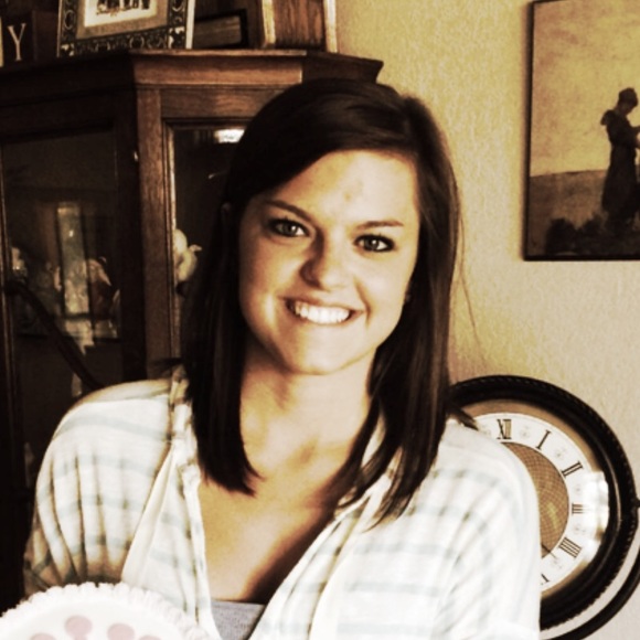 Profile Picture of Sydney Shrable (@sydneyshrable) on Poshmark