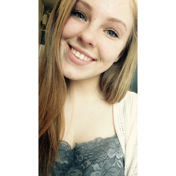 Profile Picture of Maxine Tilden (@maxinetilden) on Poshmark