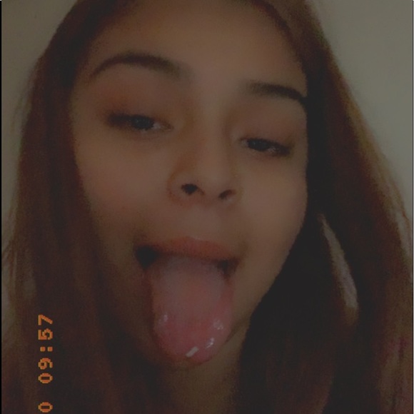 Profile Picture of Andrea Barron (@andreaab66) on Poshmark