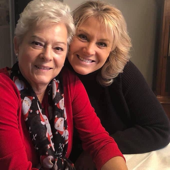 Profile Picture of Sandy Kirby (@sandykirby853) on Poshmark