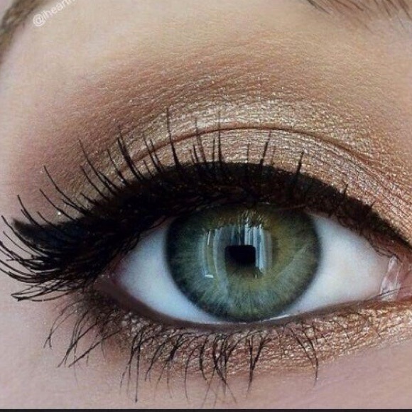 Profile Picture of Chayce H (@heyitschayce) on Poshmark