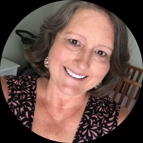 Profile Picture of Dena Thornton (@denathornton) on Poshmark