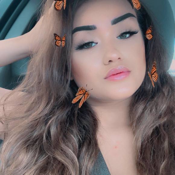 Profile Picture of Ariel Ruf (@arielruf2001) on Poshmark