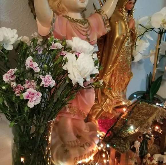 Profile Picture of Leonarda Rosario (@leonardarosario) on Poshmark