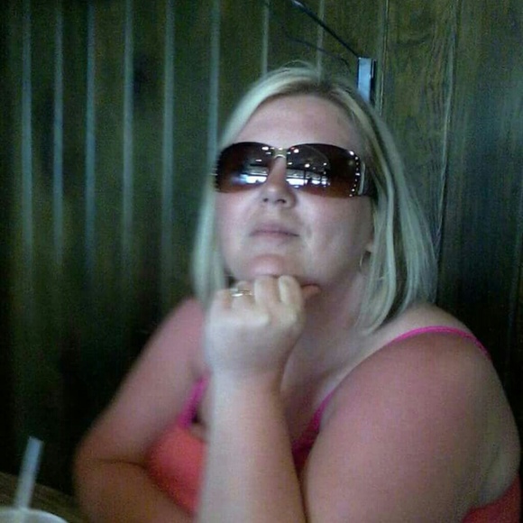 Profile Picture of Merlin Williams (@annwilliams00) on Poshmark