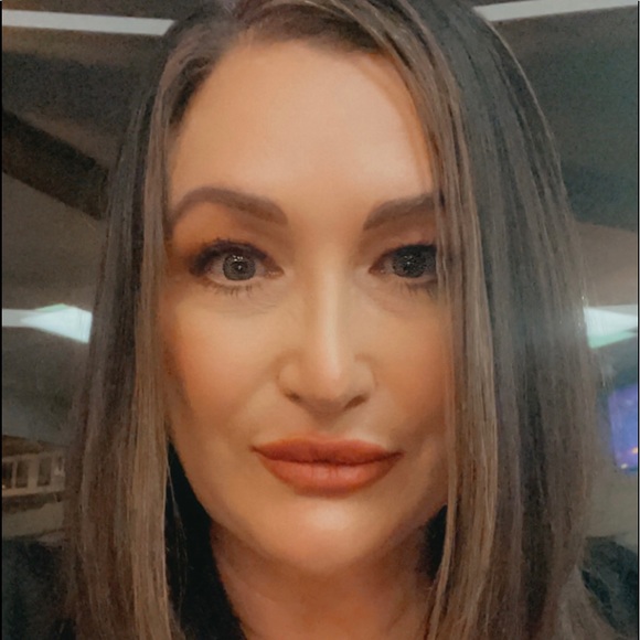 Stephanie List - Poshmark Profile Picture of Stephanie List (@stephanieelist) on Poshmark