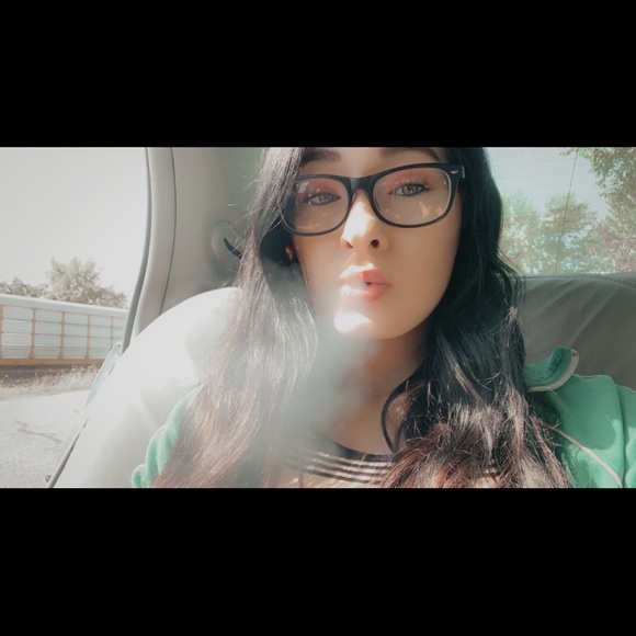 Profile Picture of Kendra Kimball (@kendrakimbal334) on Poshmark