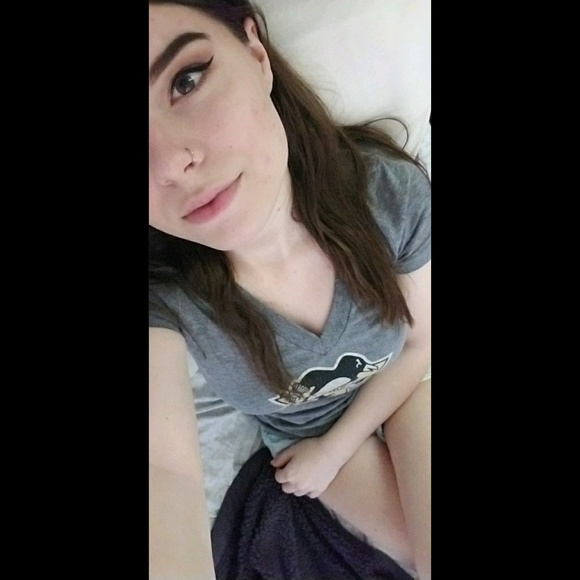 Profile Picture of Cheyenne Zwicker (@shy61016) on Poshmark