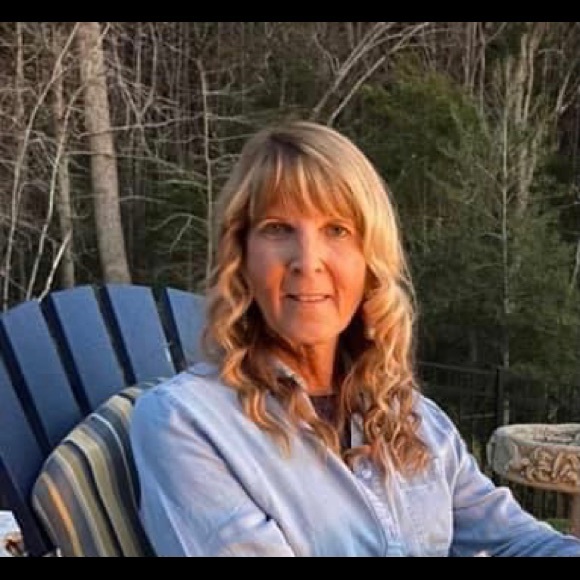 Profile Picture of Lyda Prack (@lprack) on Poshmark