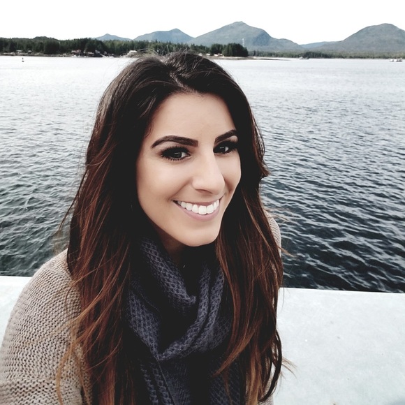 Profile Picture of Chantal Adagio (@chantaladagio) on Poshmark