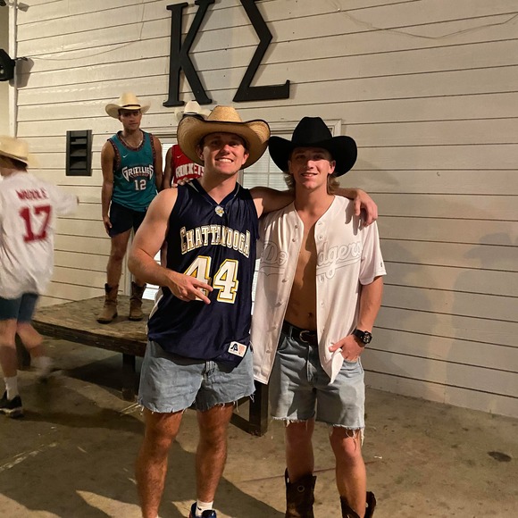 Profile Picture of Blake Goldsmith (@blakegoldsmith) on Poshmark