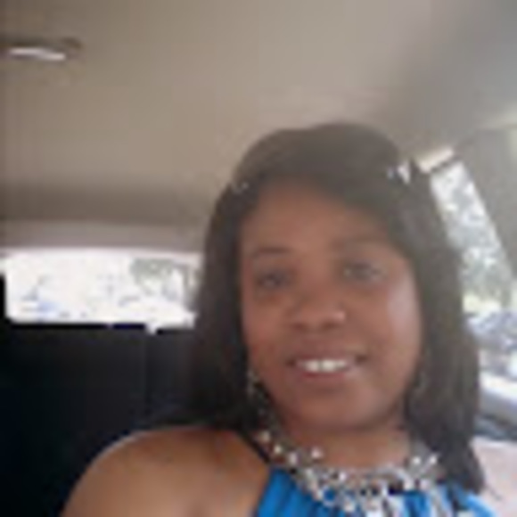 Profile Picture of Esmeralda Sully (@esully192) on Poshmark